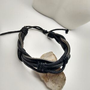 Simplistic leather braided bracelet‎